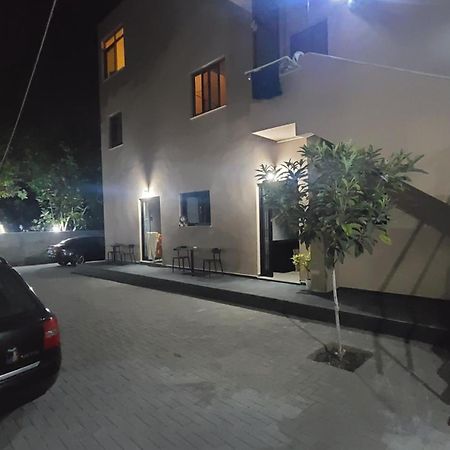 Guest House Tian & Hojz Дуррес Экстерьер фото