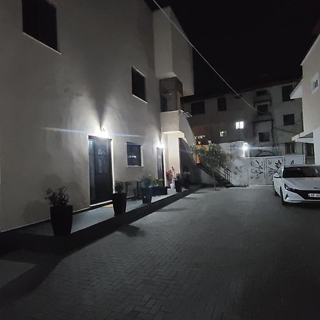Guest House Tian & Hojz Дуррес Экстерьер фото